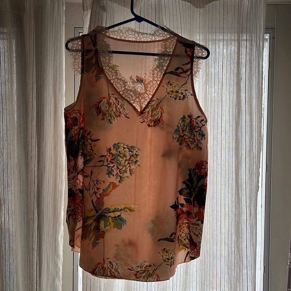 Tank with lace details